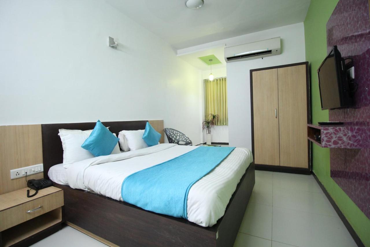 Hotel Hillton Gandhinagar Eksteriør billede