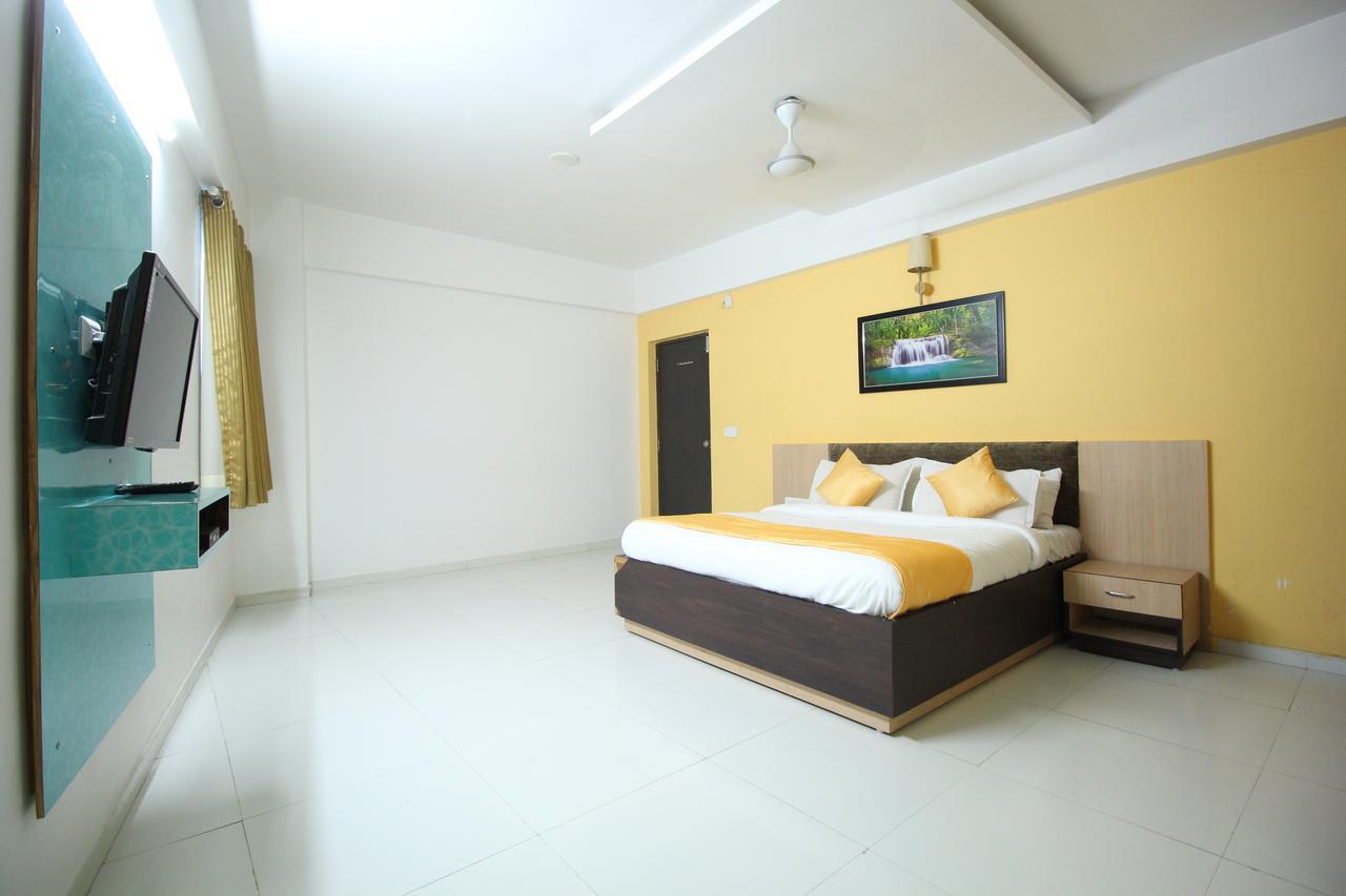 Hotel Hillton Gandhinagar Eksteriør billede