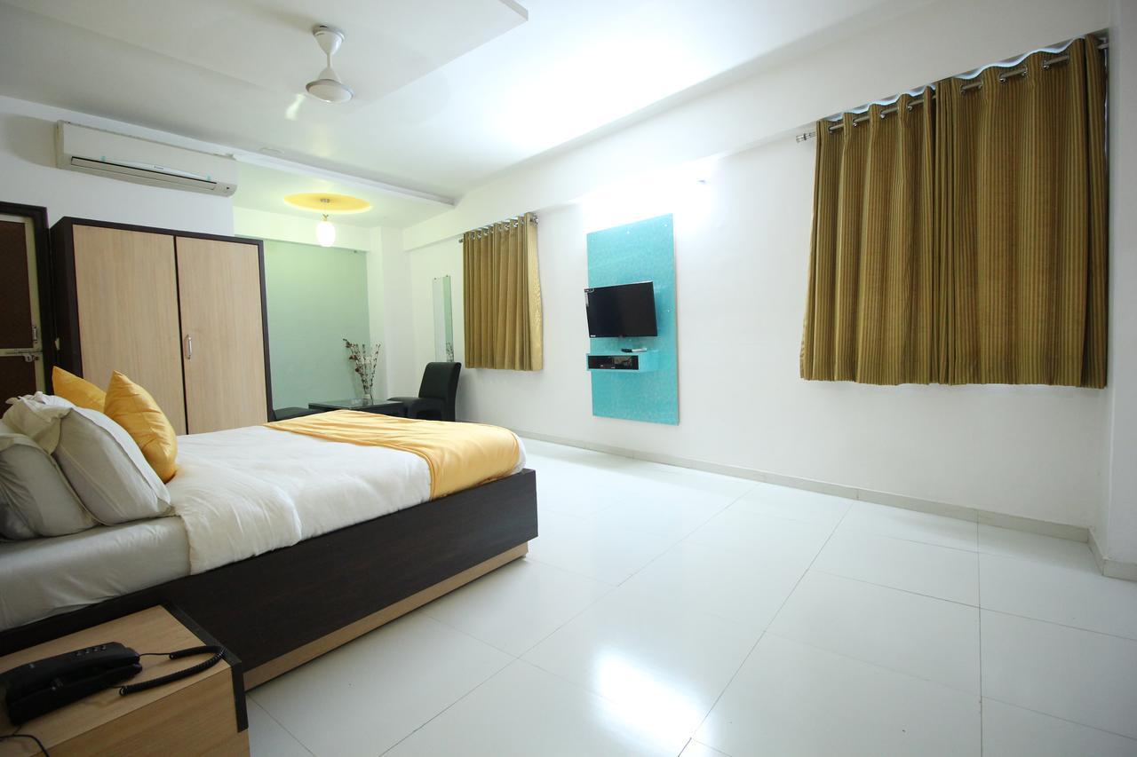 Hotel Hillton Gandhinagar Eksteriør billede