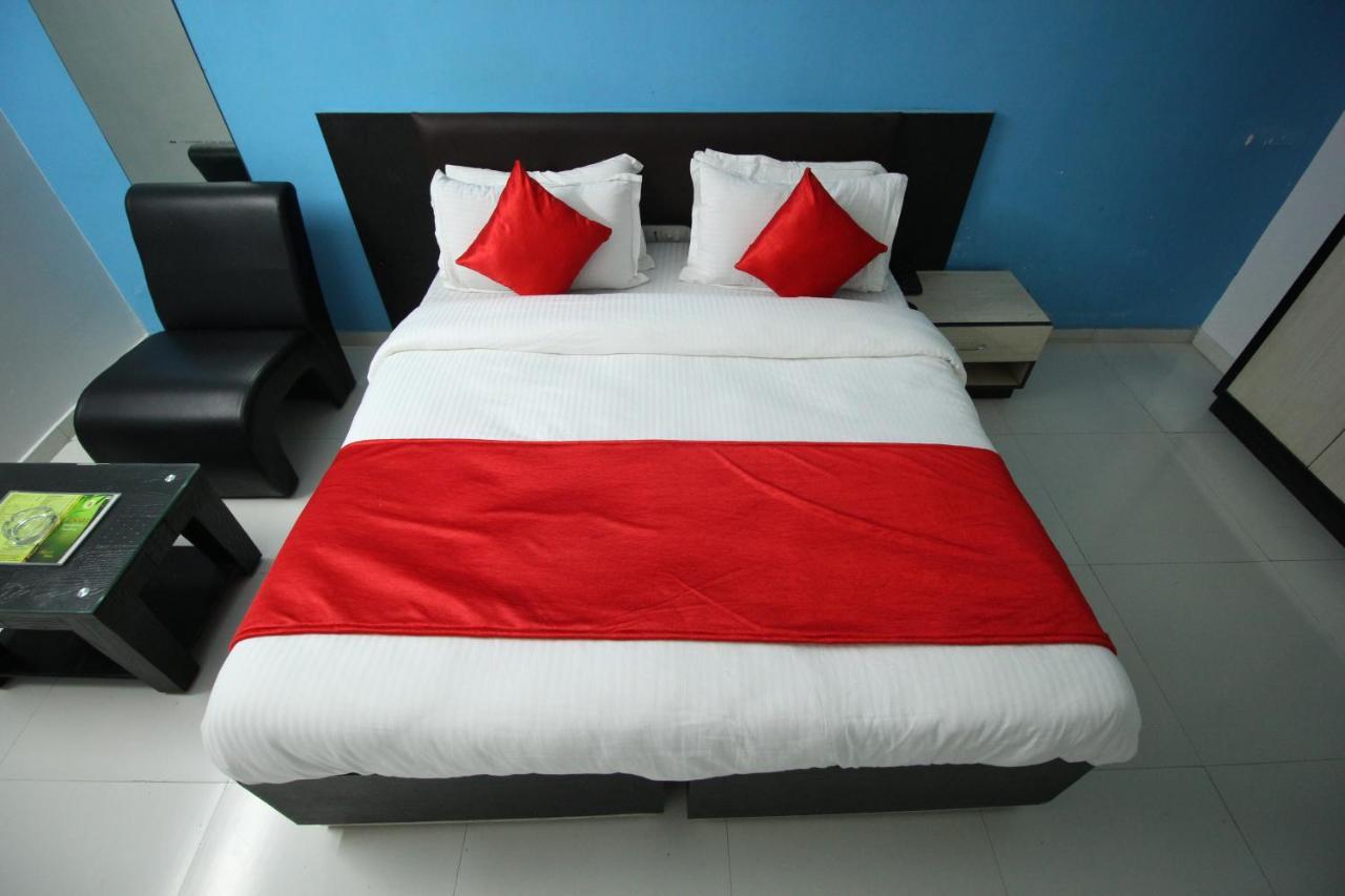 Hotel Hillton Gandhinagar Eksteriør billede
