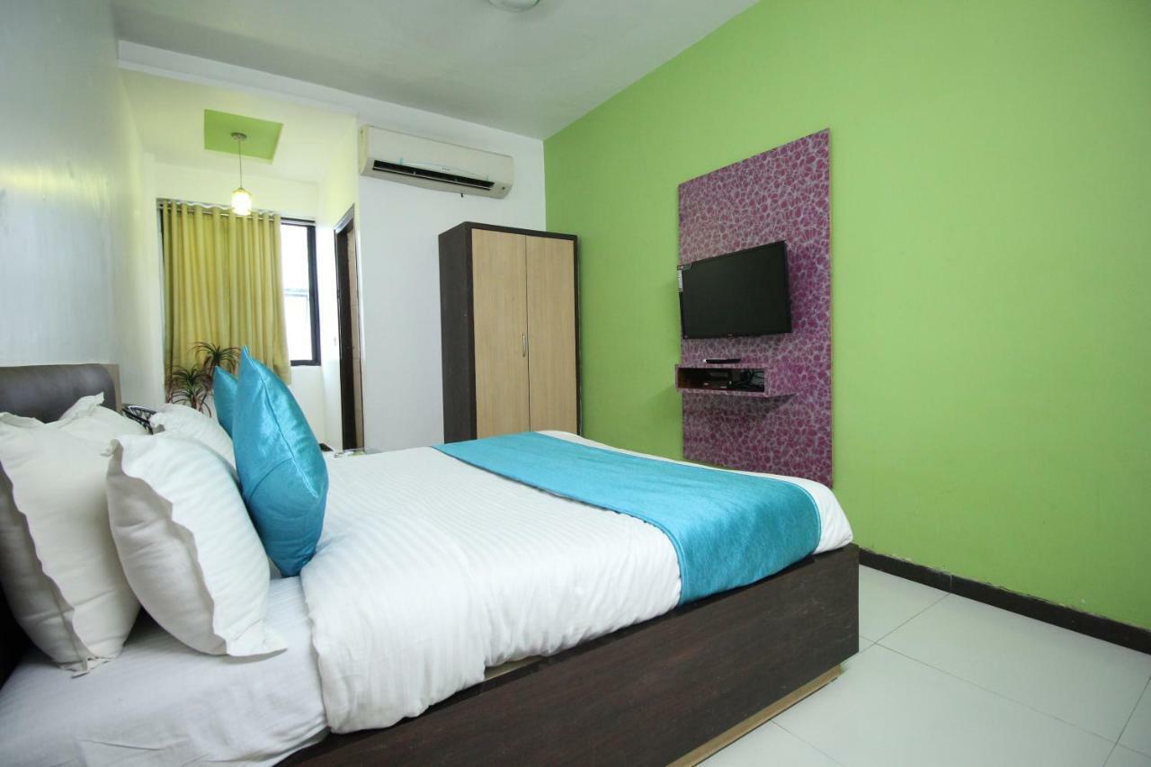 Hotel Hillton Gandhinagar Eksteriør billede